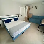 Petit Hotel